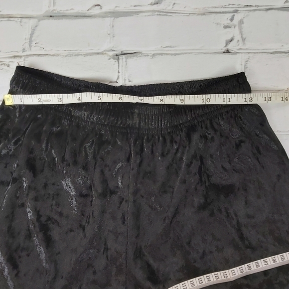 URBAN Renewal Recycled Velvet Sweat Short - Picture 6 of 6